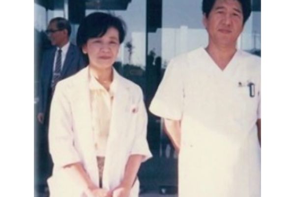 左：母親の伊藤瑞子さん　右：父親の伊藤新一郎さん