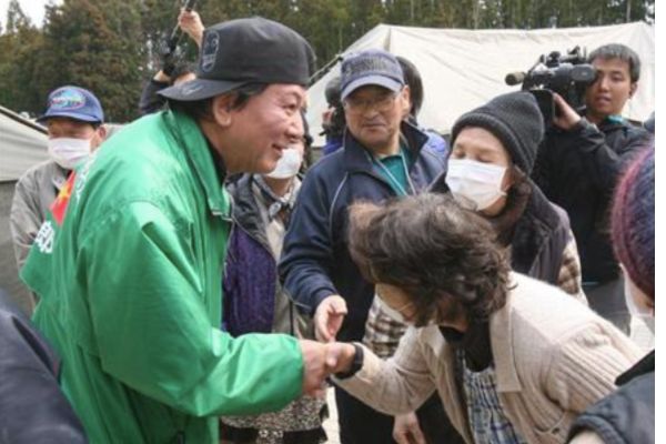杉良太郎さんは東日本大震災の被災地への支援活動を行う